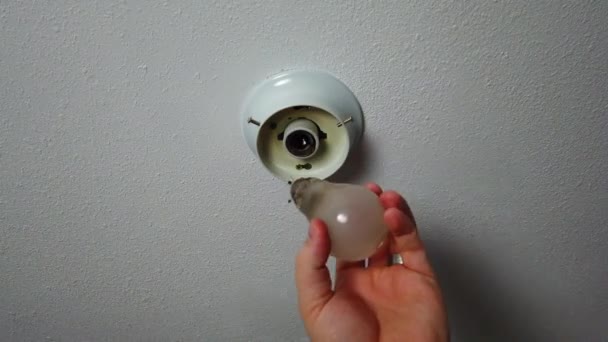 Removing Broken Burnt Out Light Breaks Even More Leaving Screw — Stockvideo