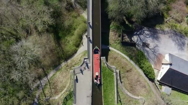Narrow Boat Heading Stream Cross Pontcysyllte Aqueduct Famously Designed Thomas — ストック動画