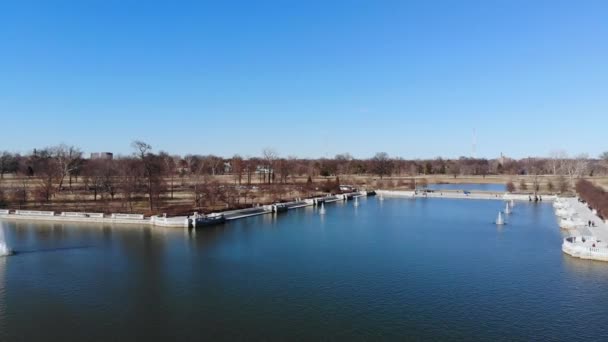 Low Aerial Flight Lake Wedding Party Gathers Cement Dock Water — 비디오