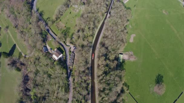 Narrow Boat Crossing Pontcysyllte Aqueduct Famously Designed Thomas Telford Located — 비디오