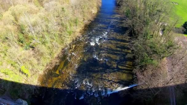 トレバー盆地 レクサム ウェールズ 3月2019 ウェールズの有名なポンツシルス水路とランゴレン運河の下での川ディーの時間経過レクサムとウェールズの豪華なエリア — ストック動画