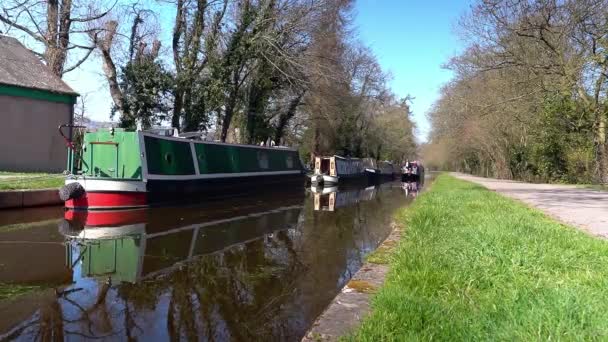 Canal Boat Narrow Boat Heads Upstream Famous Llangollen Canal Route — Vídeo de Stock