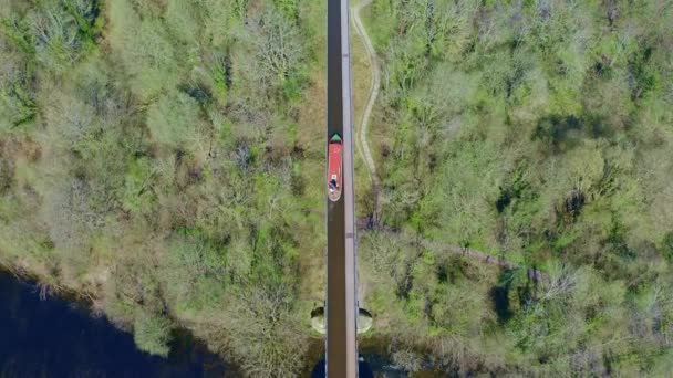 Narrow Boat Travelling Stream Famous Llangollen Canal Route Pontcysyllte Aqueduct — ストック動画