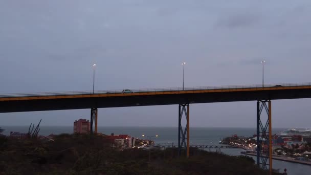 Camera Car Chase Juliana Bridge Enterance Sint Anna Bay Cruise – stockvideo