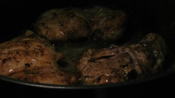 Slow Making Chicken Thighs Dark Pan Simmering Perfection — ストック動画