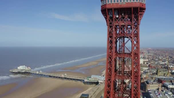 Luftaufnahmen Drohnen Ansicht Des Berühmten Blackpool Tower Und Des Strandes — Stockvideo