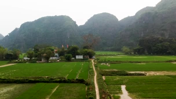 Aerial Ascend Thai Temple Vietnamese Countryside Tam Coc Ninh Binh — Vídeo de stock