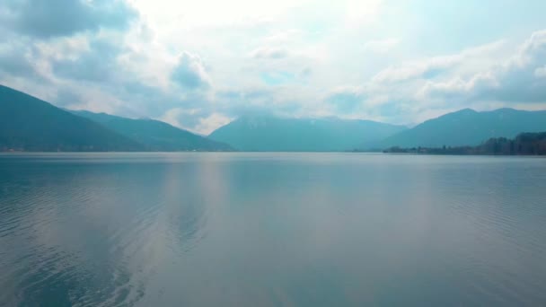 Flying Forwards Tegernsee While Ascending Wallberg Covered Clouds — Vídeos de Stock