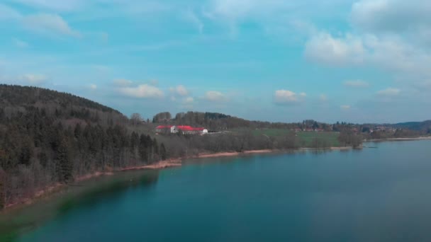 Aerial Pan While Ascending Showing Gut Kaltenbrunn Crystal Clear Water — Stok Video