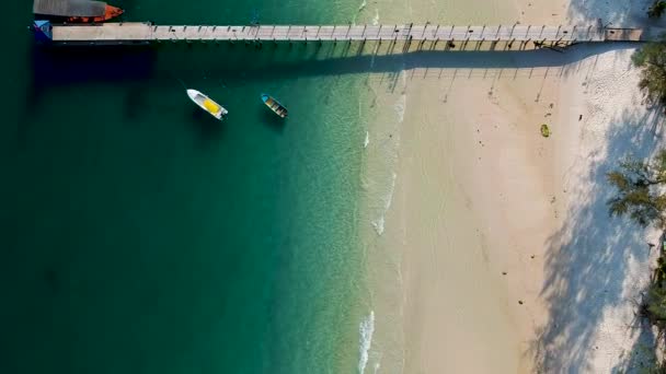 Aerial Top View Beautiful White Sand Beach Pier Beach Koh — Stockvideo