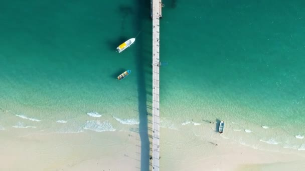 Aerial Bird Eye View Beautiful White Sand Beach Wooden Pier — Video Stock