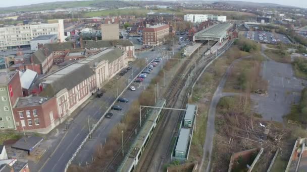 Luchtbeelden Van Een Trein Die Stoke Trent Station Nadert Midlands — Stockvideo