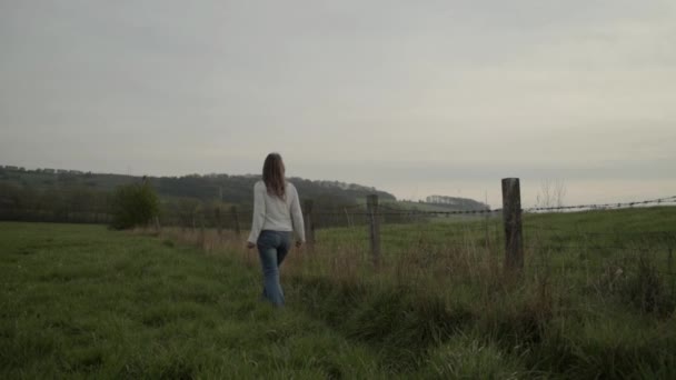 Woman Walking Barbed Wire Field — Stock videók