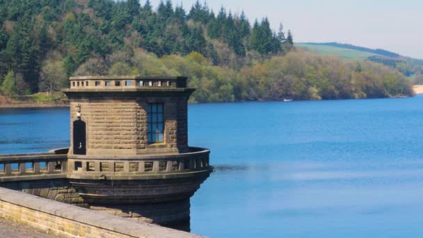 Lady Bower Dam Tower Lady Bower Reservoir Looking Reservoir Forest — Stockvideo