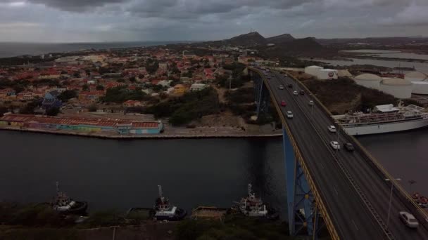 Skyview Juliana Bridge Cars Passing Punda Otrobanda Vice Versa — Video Stock