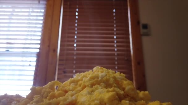 Plate Scrambled Eggs Set Table Ready Consumed While Steam Escapes — Wideo stockowe