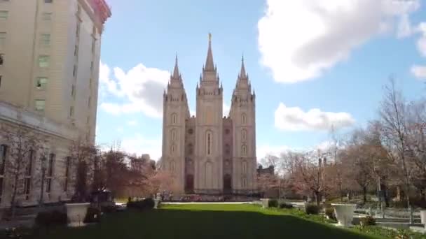 Amazing Hyper Lapse Floating Temple Square Front Salt Lake Temple – stockvideo