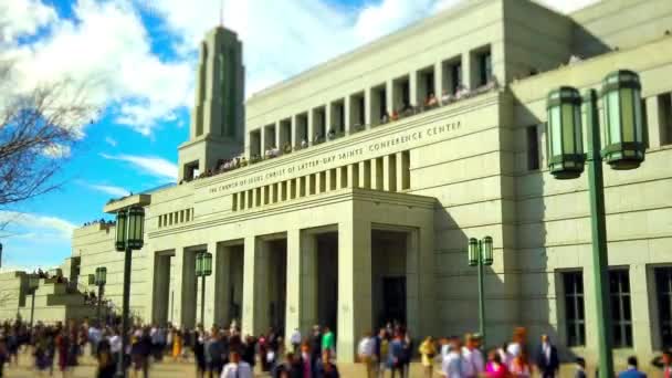 Great Time Lapse Crowd People Filing Quickly Out General Conference — Stok Video