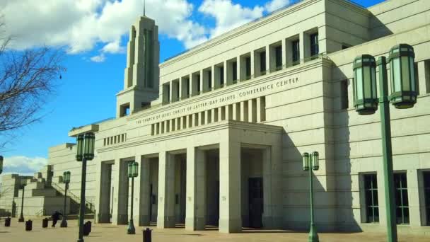 Great Time Lapse Crowd People Filing Quickly Out General Conference — Stock video