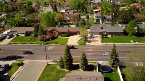 Floating Drone Shot Main Road Suburbs Part Utah — Stockvideo