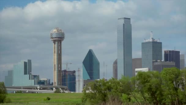 Time Lapse Dallas Skyline Wider Shot Skyline Clouds Zoom Beautiful — Stock Video