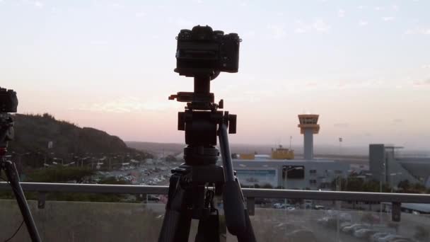 Câmera Capturando Aeroporto Internacional Curaçao Quando Crepúsculo Está Próximo — Vídeo de Stock