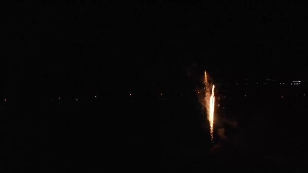 Воздушный Фейерверк Ночью — стоковое видео