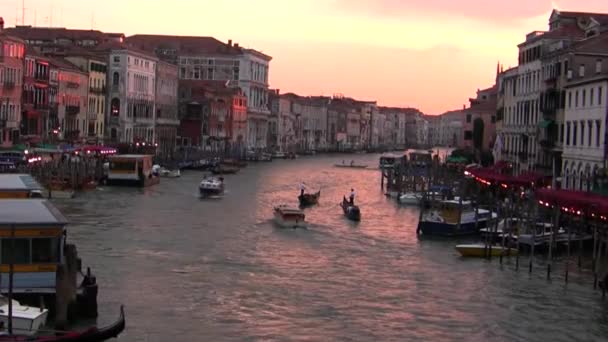 Большой Канал Венеции Италия Сансет Гондолы Водные Такси Плывут Прекрасному — стоковое видео