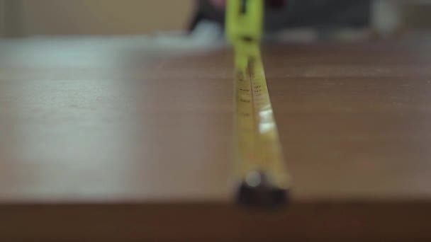 Using Tape Measure Cut Wood — ストック動画