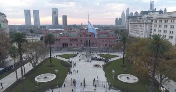 Aerial Drone Scene May Square Casa Rosada Camera Travels Forward — Stock video