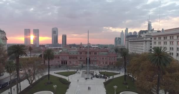 Воздушные Беспилотники Майской Площади Casa Rosada Камера Движется Вверх Закатом — стоковое видео