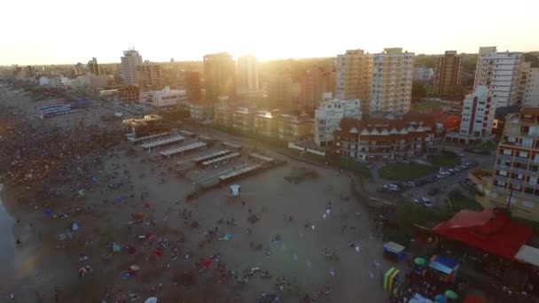 Aerial Scene Drone Beach Camera Moves Forward Beach People Sea — ストック動画