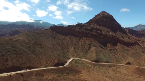 Scène Aérienne Avec Drones Caméra Avant Sur Bord Des Montagnes — Video
