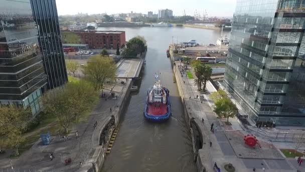 Aerial Scene Drones Boat Leaving City Aerial Camera Front Ship — Stockvideo