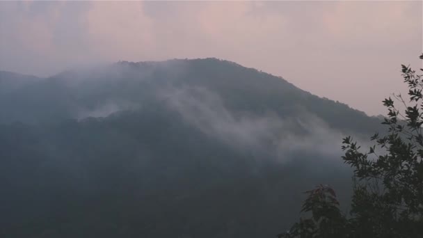 Nuvens Riachos Montanha Início Manhã — Vídeo de Stock