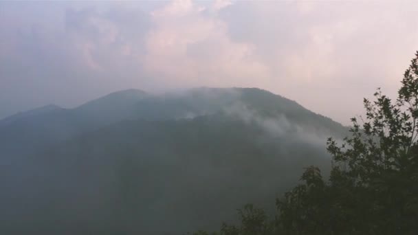 Clouds Mountains Peak Early Morning — Stok video