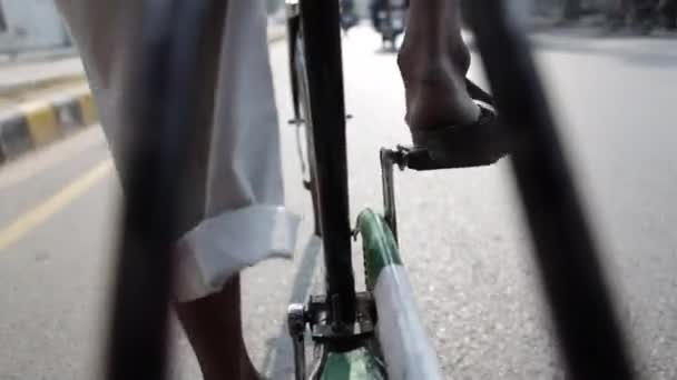 Bicycle Rickshaw His Feet Paddling — Vídeos de Stock