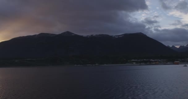Stadt Meer Mit Bergen Hintergrund Sonnenuntergang Ushuaia Argentinien — Stockvideo