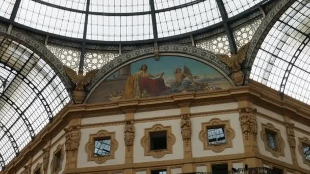 Milano Daki Galleria Vittorio Emanuele Nin Içinde Tavanı Gösteren Bir — Stok video