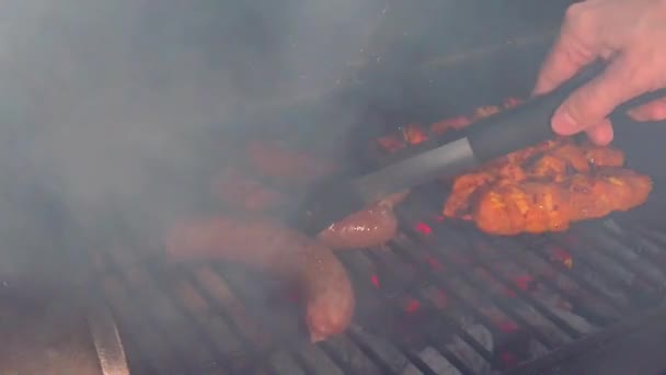Checking Meat Bbq Summer Nothing Better Have Friends Family – Stock-video