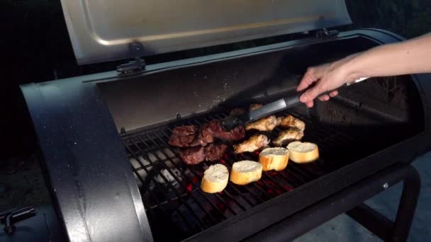 Chicken Wings Hanging Tender Meat Grill Also Put Bread Making – Stock-video