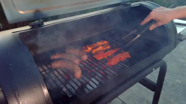 Checking Meat Bbq Summer Nothing Better Have Friends Family — Stockvideo