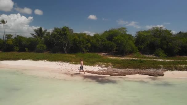 Man Walking Beach Saouna Island Dominican Republic — Video Stock