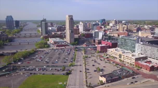 Drone Shot Grand Rapids Skyline — 图库视频影像