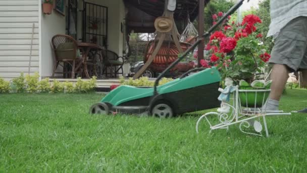Old Man Mowing Grasses His Lawn Electrical Lawn Mower — Stok video