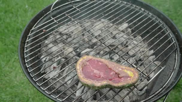 Steak Covered Minced Meat Cheddar Cheese Being Cooked Grill — Stockvideo