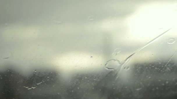 Έντονη Βροχή Στο Παρμπρίζ Αυτοκινήτου Στην Καταιγίδα — Αρχείο Βίντεο