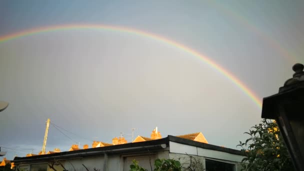 Double Rainbow Overlooking Typical British Street Swindon Alongside Row Chimneys — Stockvideo