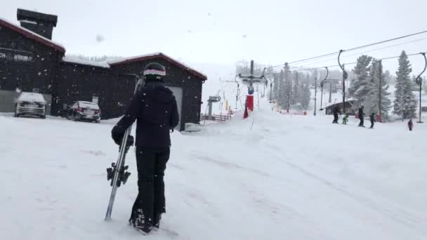 Woman Standing Her Skies Front Ski Hill — Vídeos de Stock