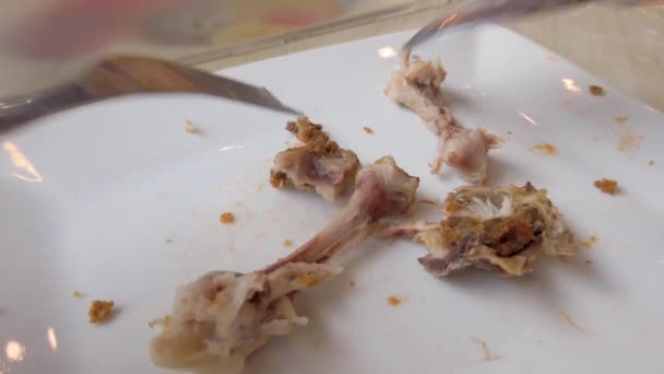 Sorting Leftover Bones Plate Finished Fried Chicken Meal — Vídeo de stock